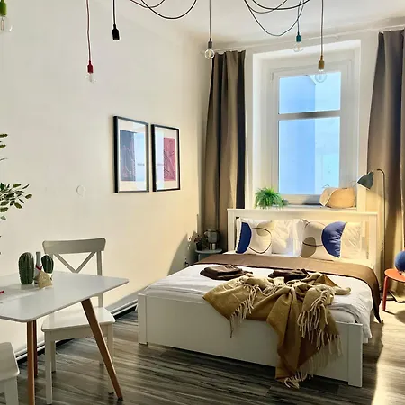 Agate Apartment *